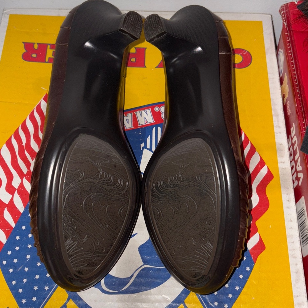 Audrey Brooke Brown Leather Women's Pumps size 7.5M - Picture 4 of 5